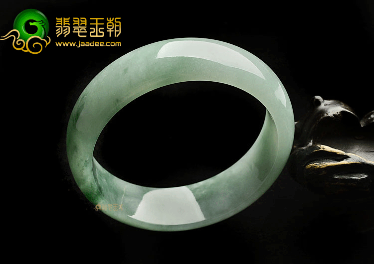 糯冰种略飘花手镯(57.3mm)