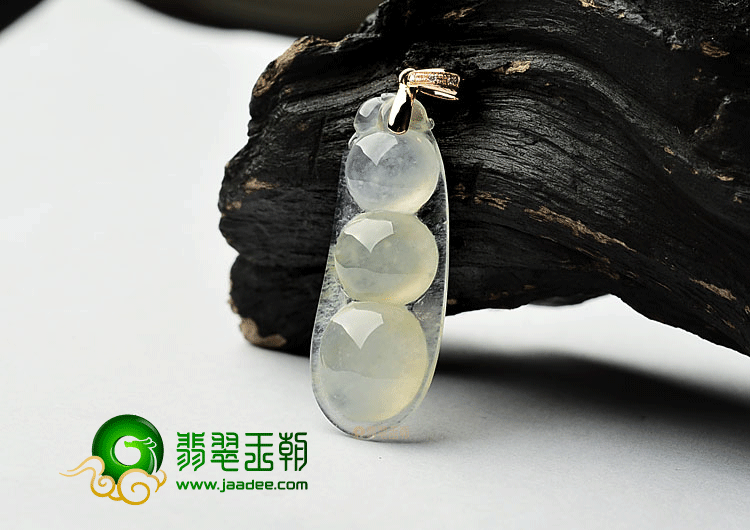 冰种黄翡四季豆挂件(金扣)