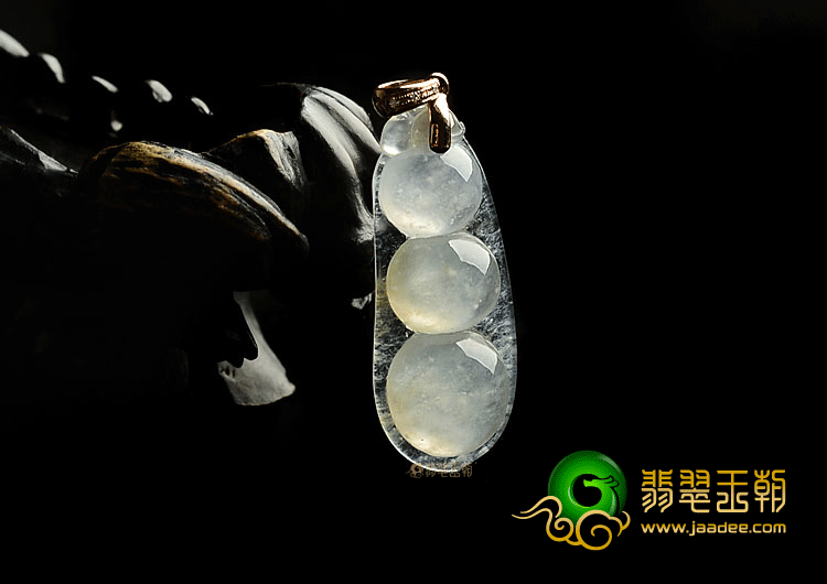 冰种黄翡四季豆挂件(金扣)