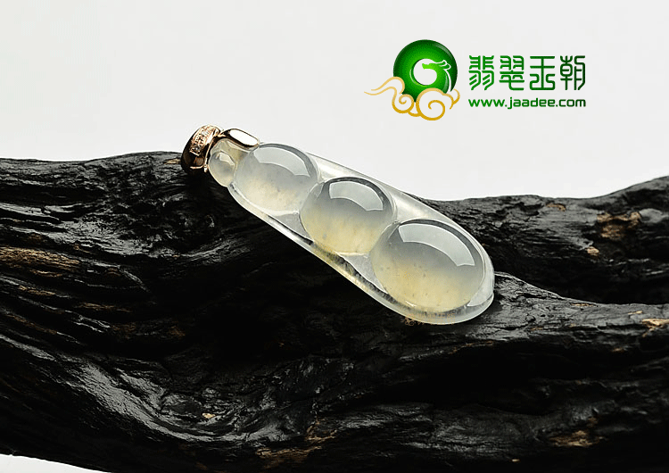 冰种黄翡四季豆挂件(金扣)