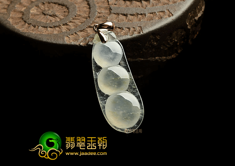 冰种黄翡四季豆挂件(金扣)