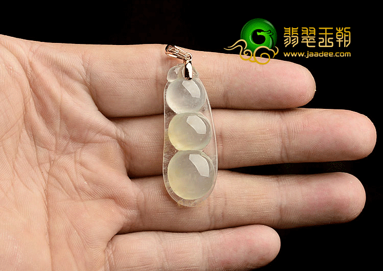 冰种黄翡四季豆挂件(金扣)