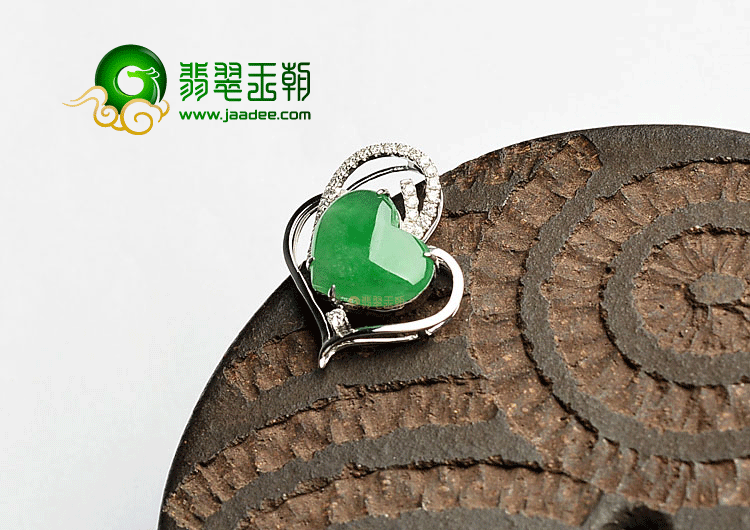 冰种阳绿镶白金心形胸坠(真钻)