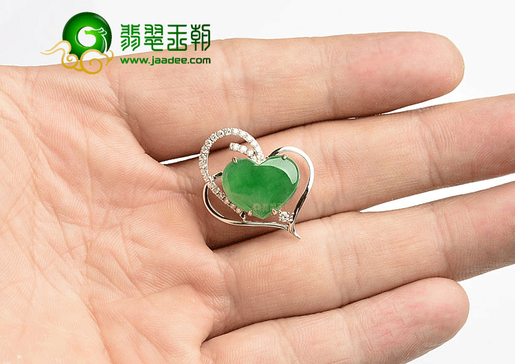 冰种阳绿镶白金心形胸坠(真钻)
