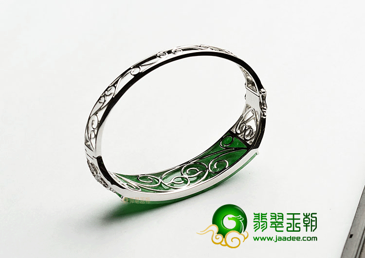 糯冰种翠色镶白金贵妃镯(56.5mm-43.2mm)
