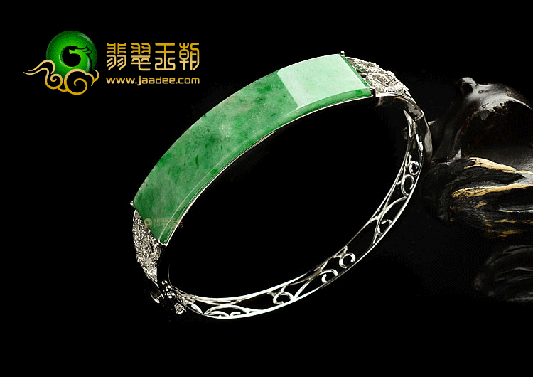 糯冰种翠色镶白金贵妃镯(56.5mm-43.2mm)