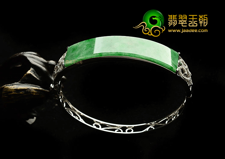 糯冰种翠色镶白金贵妃镯(56.5mm-43.2mm)