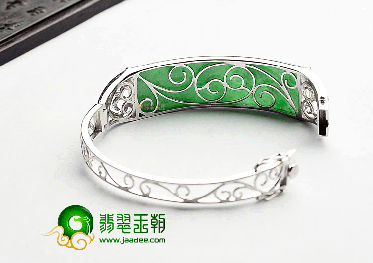糯冰种翠色镶白金贵妃镯(56.5mm-43.2mm)