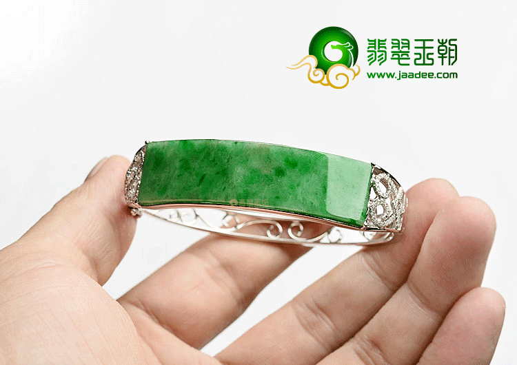 糯冰种翠色镶白金贵妃镯(56.5mm-43.2mm)