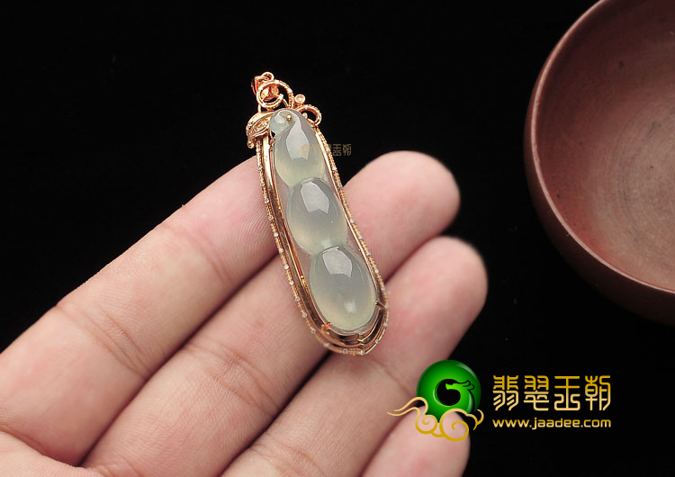 (超值推荐)冰种晴水镶玫瑰金四季豆胸坠(真钻)