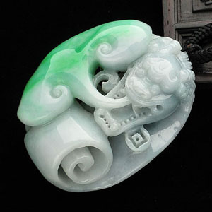 (超值推荐)糯冰种飘翠龙行如意挂件