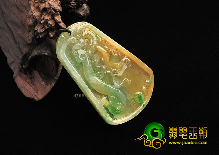 糯冰种黄加绿龙凤牌挂件