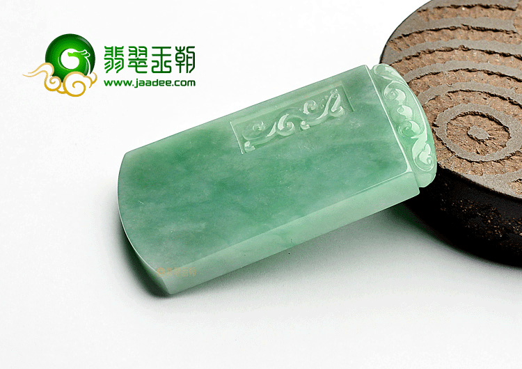 糯冰种豆色仿古龙凤牌挂件