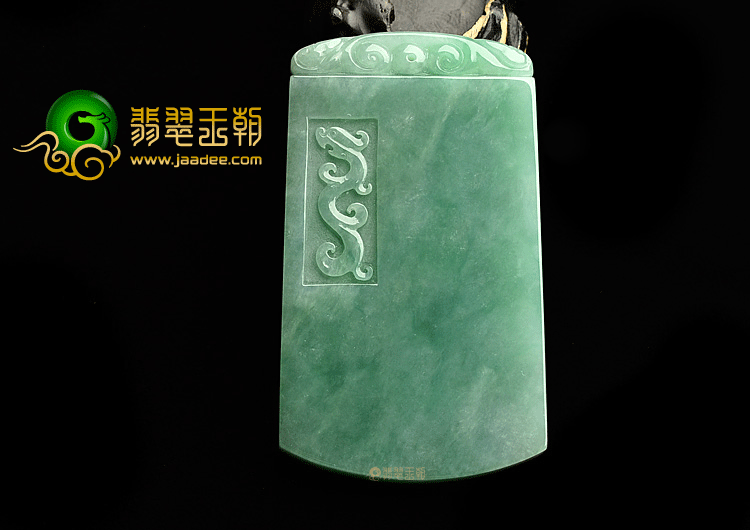 糯冰种豆色仿古龙凤牌挂件