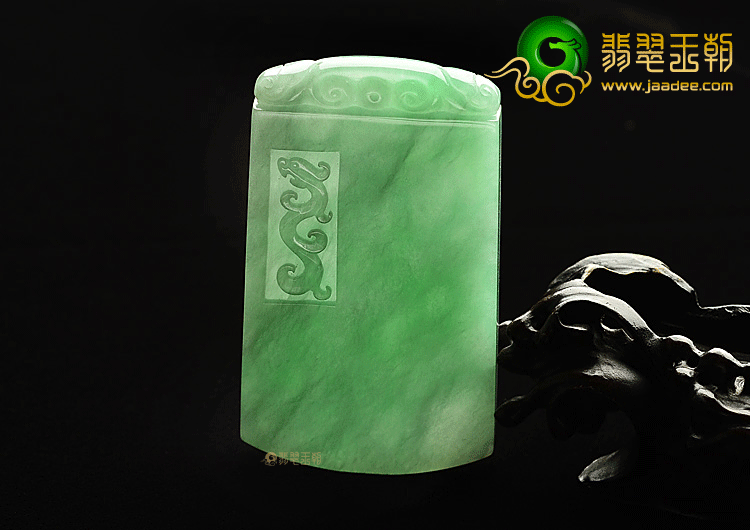 糯冰种豆色仿古龙凤牌挂件