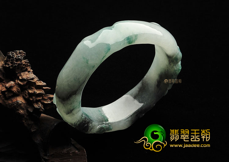 冰种飘花一往情深雕花贵妃镯(56.3mm-48.7mm)
