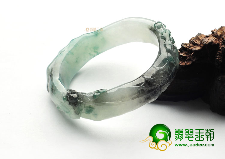 冰种飘花一往情深雕花贵妃镯(56.3mm-48.7mm)