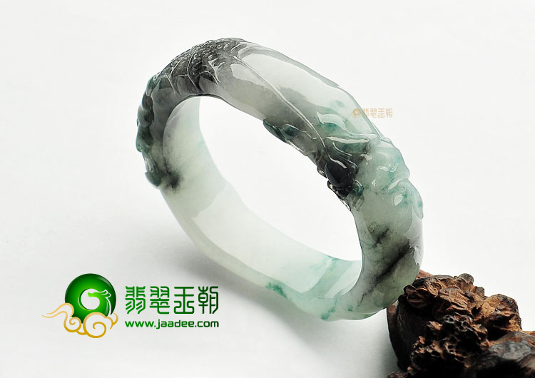 冰种飘花一往情深雕花贵妃镯(56.3mm-48.7mm)