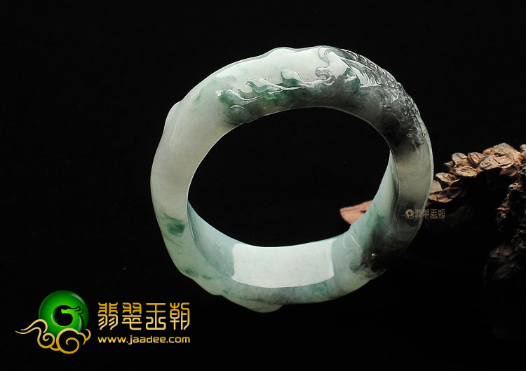 冰种飘花一往情深雕花贵妃镯(56.3mm-48.7mm)