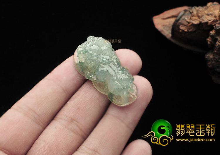 冰种飘花貔貅挂件