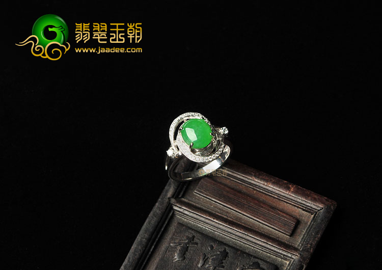 冰种翠色镶白金戒指(真钻)
