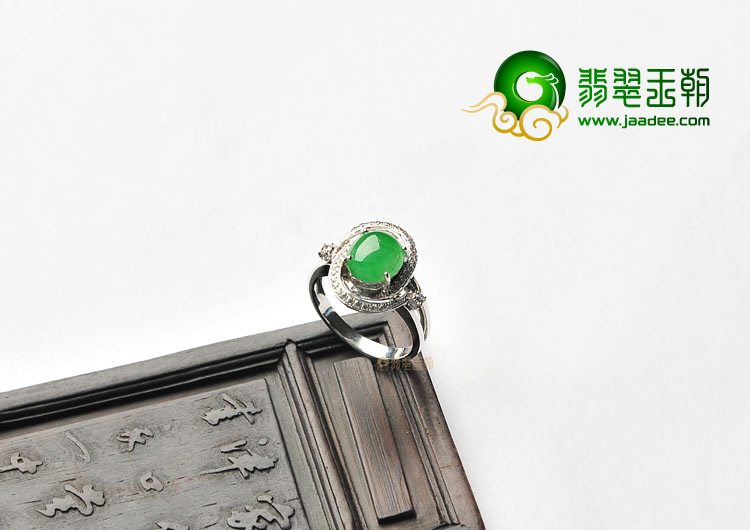 冰种翠色镶白金戒指(真钻)