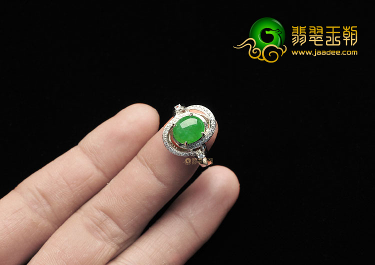 冰种翠色镶白金戒指(真钻)