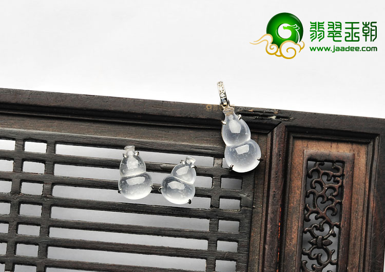 冰玻种无色镶白金葫芦胸坠、葫芦耳钉(一套)(真钻)