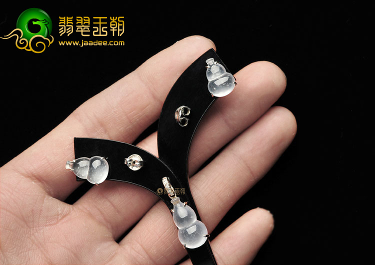 冰玻种无色镶白金葫芦胸坠、葫芦耳钉(一套)(真钻)