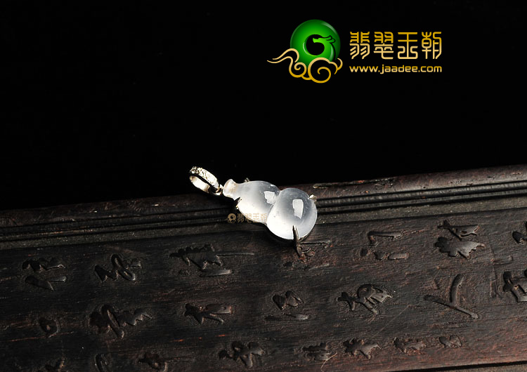 冰玻种无色镶白金葫芦胸坠、葫芦耳钉(一套)(真钻)