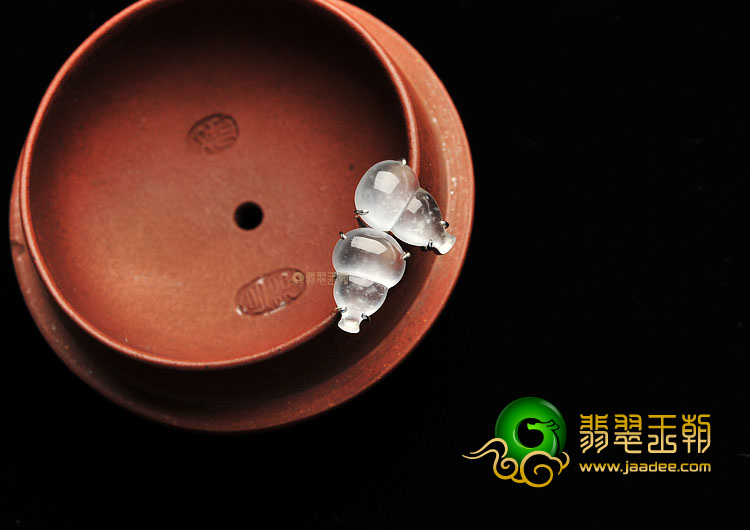 冰玻种无色镶白金葫芦胸坠、葫芦耳钉(一套)(真钻)