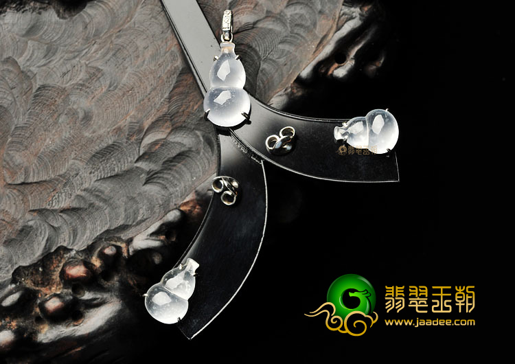 冰玻种无色镶白金葫芦胸坠、葫芦耳钉(一套)(真钻)