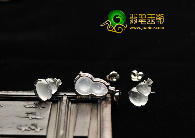 冰玻种无色镶白金葫芦胸坠、葫芦耳钉(一套)(真钻)