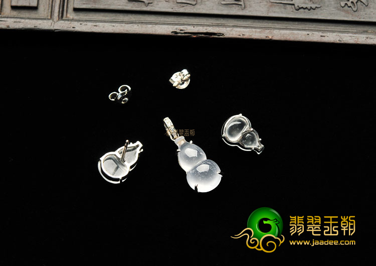 冰玻种无色镶白金葫芦胸坠、葫芦耳钉(一套)(真钻)