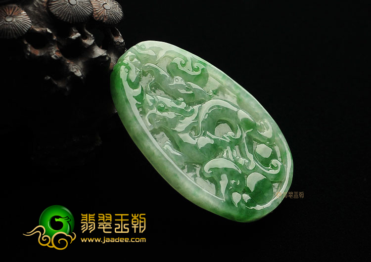 糯冰种飘翠龙凤牌挂件