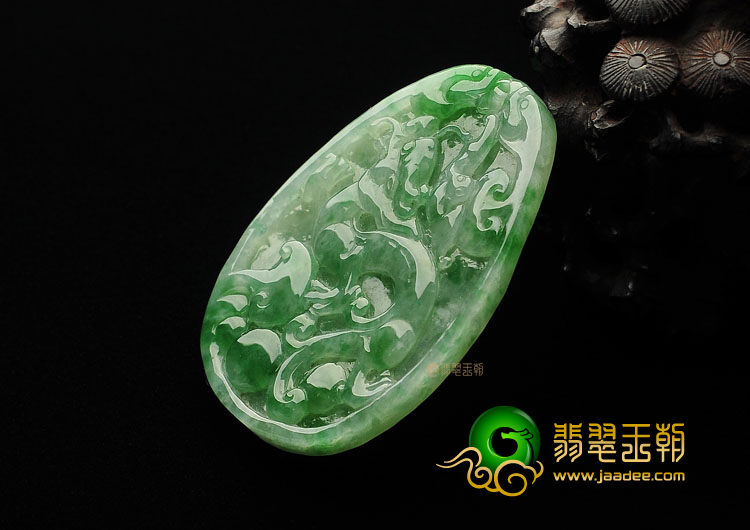 糯冰种飘翠龙凤牌挂件