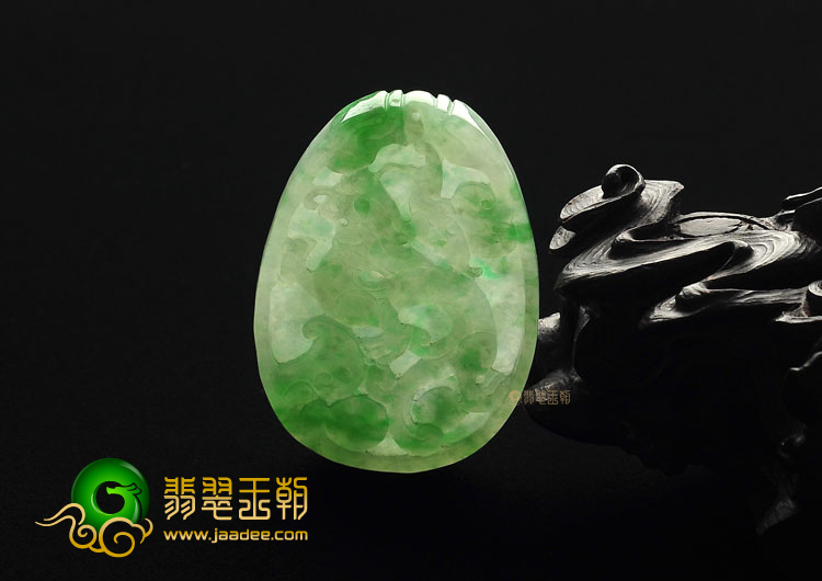 糯冰种飘翠龙凤牌挂件