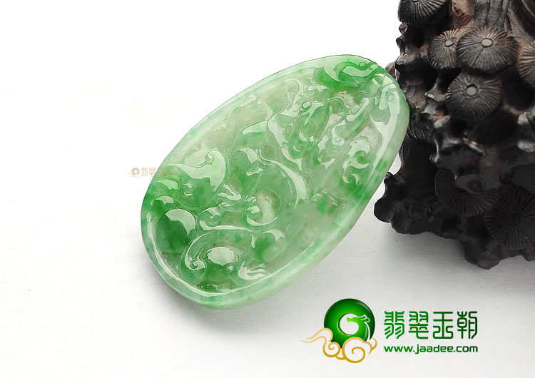 糯冰种飘翠龙凤牌挂件
