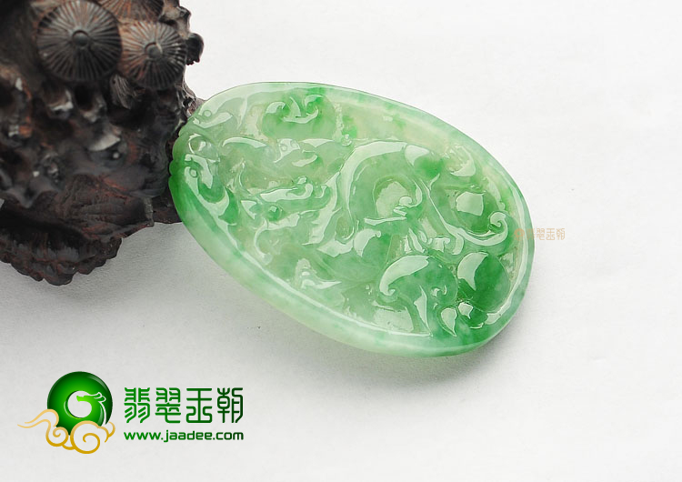 糯冰种飘翠龙凤牌挂件