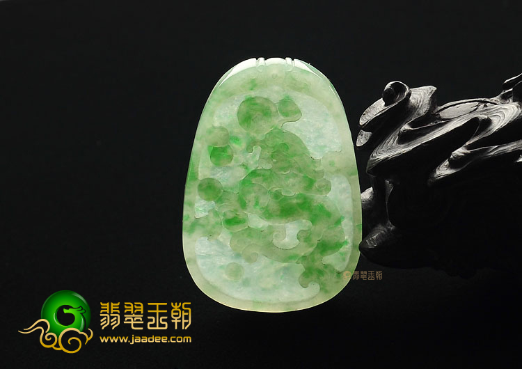 糯冰种飘翠龙凤牌挂件