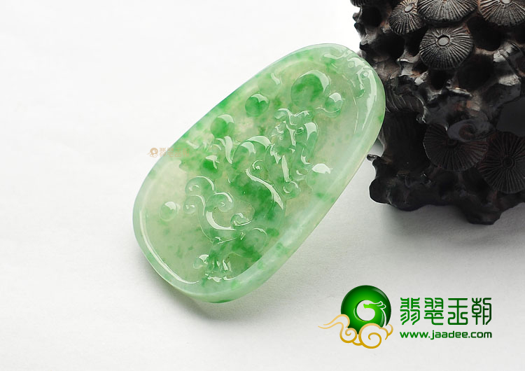 糯冰种飘翠龙凤牌挂件