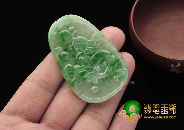 糯冰种飘翠龙凤牌挂件