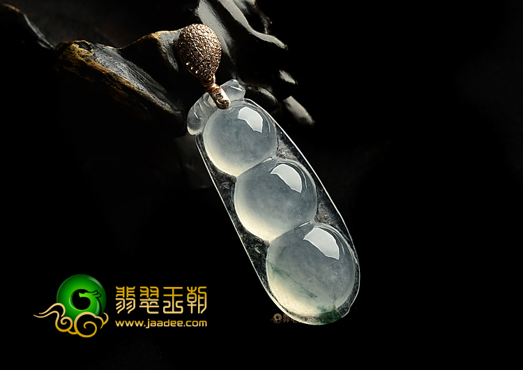 冰玻种飘花四季豆挂件(金扣)