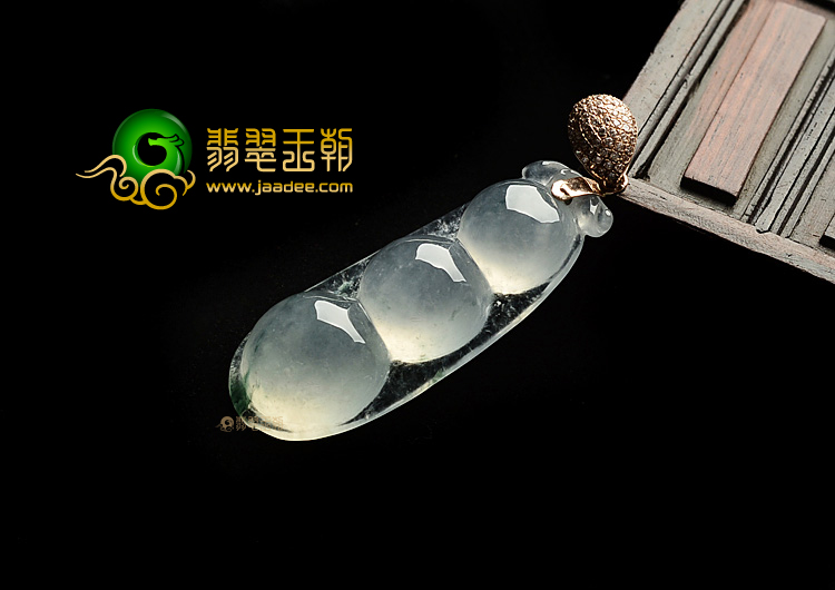 冰玻种飘花四季豆挂件(金扣)