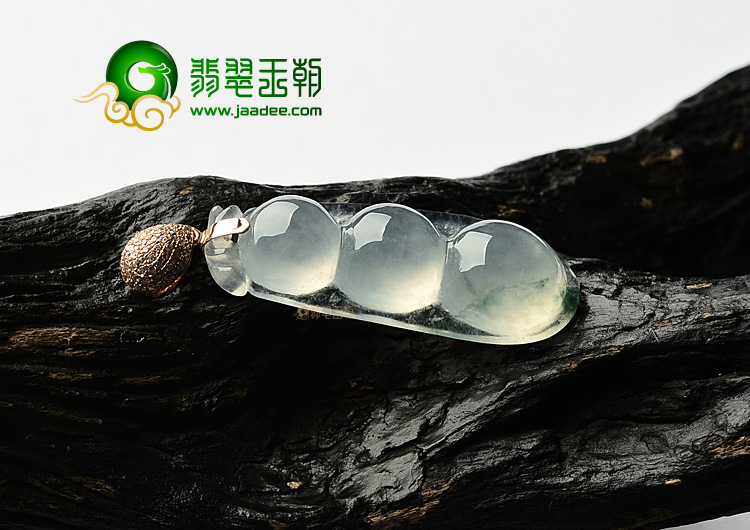 冰玻种飘花四季豆挂件(金扣)