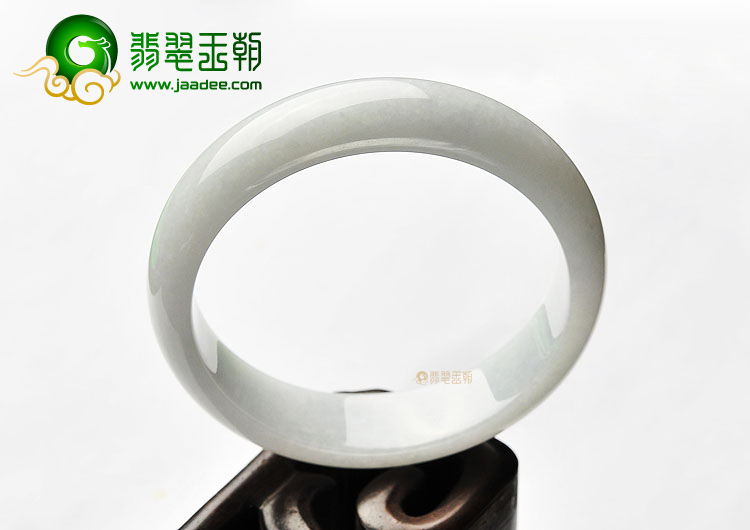 糯冰种淡晴水手镯(57.7mm)