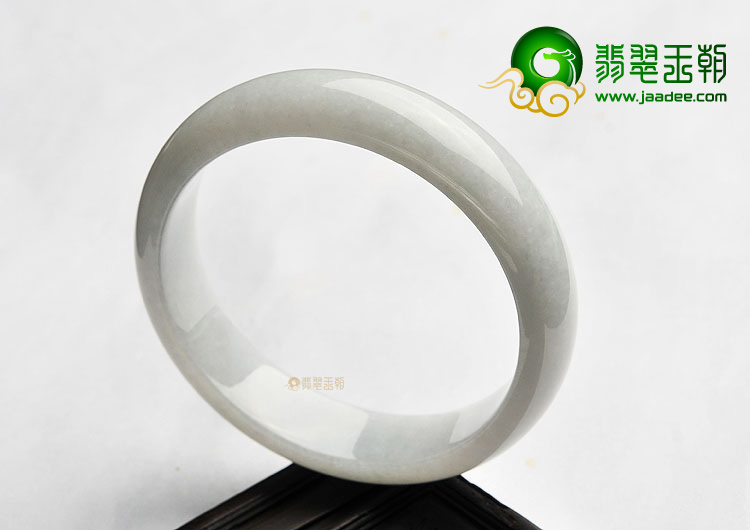 糯冰种淡晴水手镯(57.7mm)