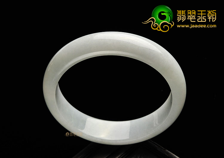 (超值推荐)糯冰种淡晴水手镯(57.6mm)