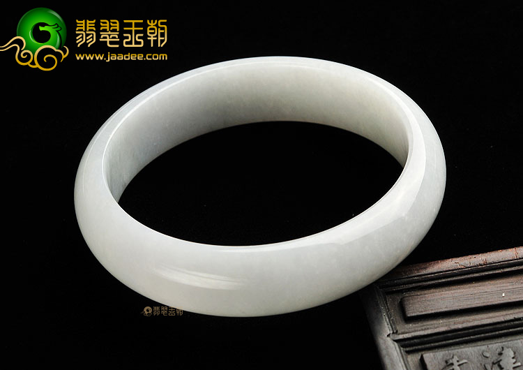 (超值推荐)糯冰种淡晴水手镯(57.6mm)