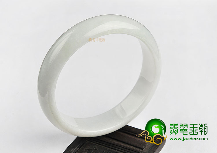 (超值推荐)糯冰种淡晴水手镯(57.6mm)